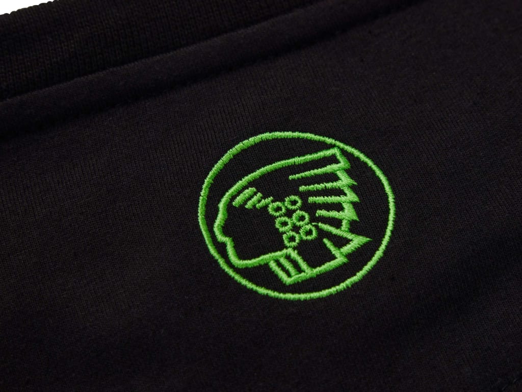 Delta Black T-Shirt - L (41/43in)