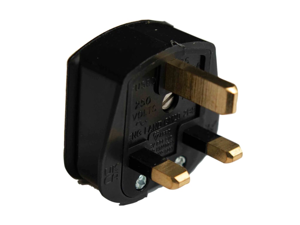 3 Pin Rubber Plug 13A Black                                                     
