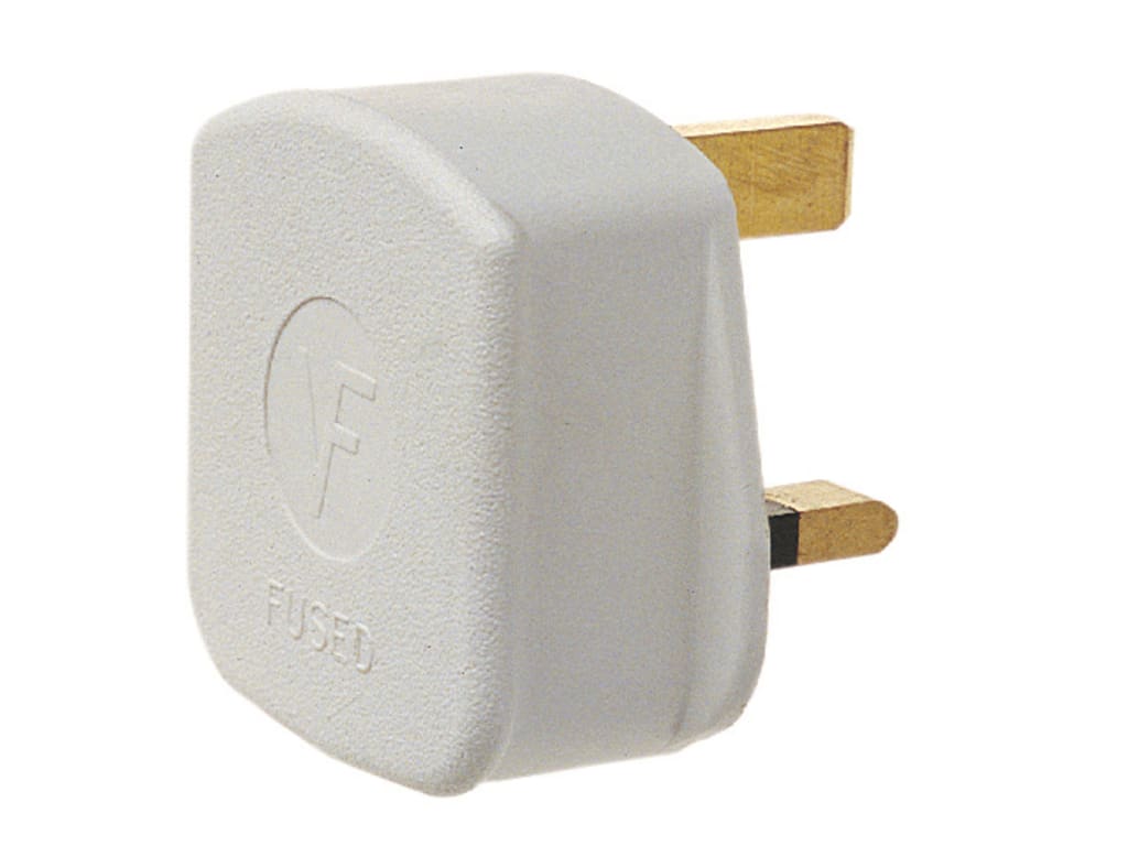 3 Pin Rubber Plug 13A White                                                     