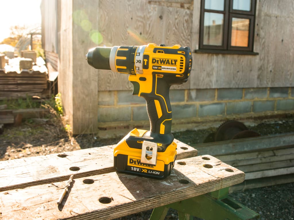 DCD795P1 Brushless Hammer Drill Driver 18V 1 x 5.0Ah Li-ion