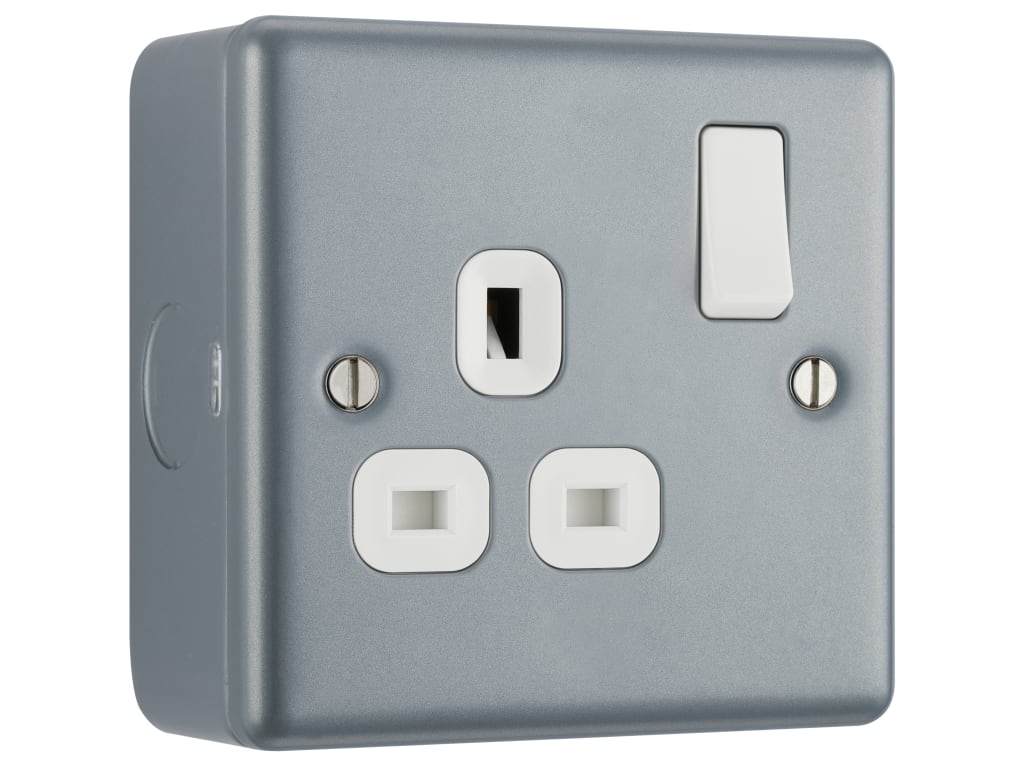 Metal Clad Switched Socket 1-Gang 13A                                           