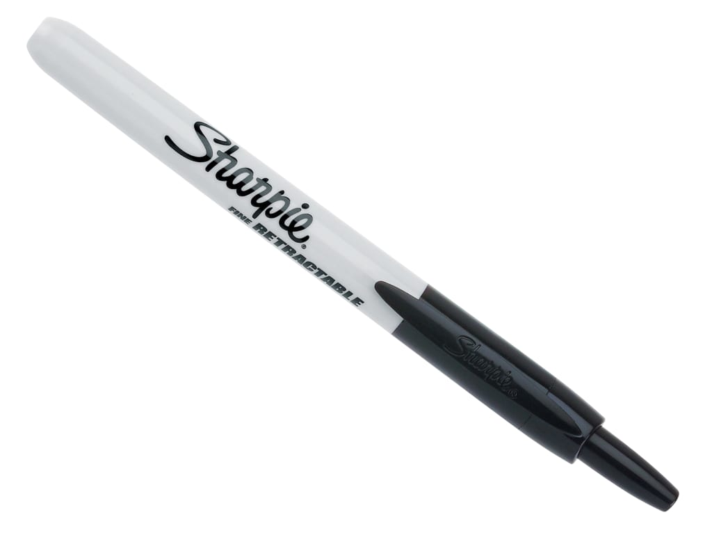 Retractable Fine Permanent Marker Black                                         